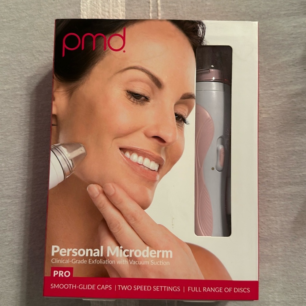 NWT..PMD Microdermabrasion Tool..
Condition: Never used, no box. Color: Pink.
